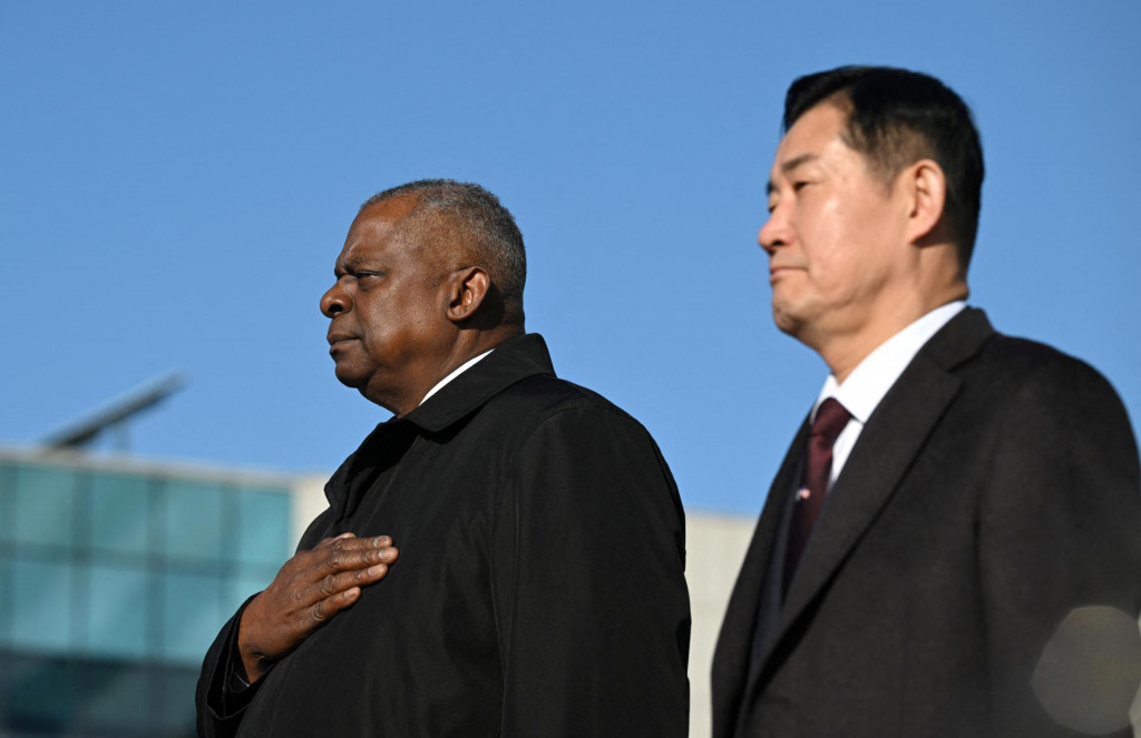 Americký minister obrany Lloyd Austin a juhokórejský minister obrany Shin Won-sik. FOTO: Reuters