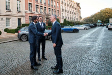 Minister obrany Robert Kaliňák sa v Bruseli stretol so šéfom NATO Jensom Stoltenbergom. FOTO: Komunikačný obor MO SR