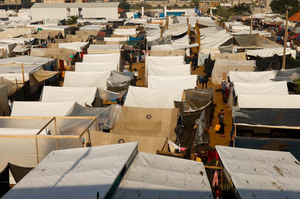 Stanový tábor vysídlených Palestínčanov v južnom pásme Gazy. FOTO: Reuters
