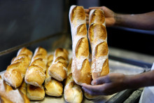 Čerstvé francúzske bagety. FOTO: Reuters