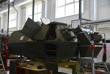 Nadstavba kolesového bojového obrneného vozidla 8 x 8 Zuzana vo výrobnej hale spoločnosti Konštrukta-Defence v Dubnici nad Váhom. FOTO TASR/Radovan Stoklasa