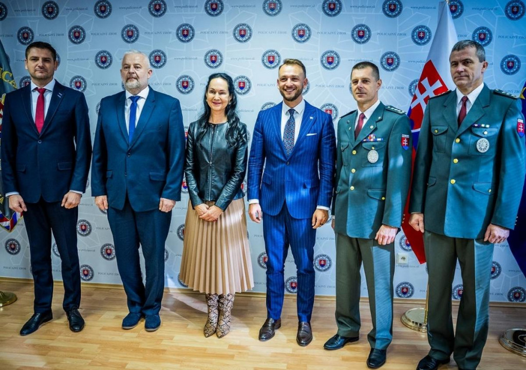 Minister vnútra Matúš Šutaj Eštok (v strede) FOTO: Facebook ministra vnútra