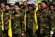 Bojovníci libanonského proiránskeho militantného hnutia Hizballáh. FOTO: TASR/AP