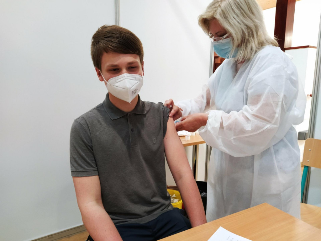 Očkovanie proti Covid-19 v Jazdiarni v Nových Zámkoch. FOTO: HN/Richard Prutkay