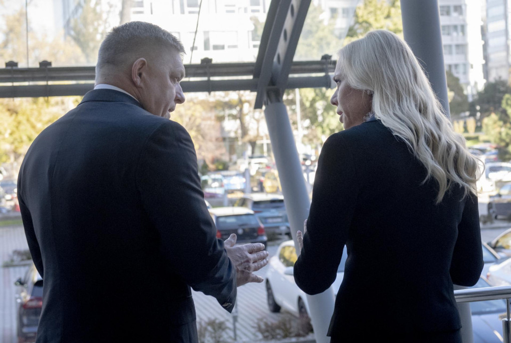 Stretnutie premi&eacute;ra Roberta Fica a ministerky hospod&aacute;rstva Denisy Sakovej. FOTO: TASR/Martin Baumann