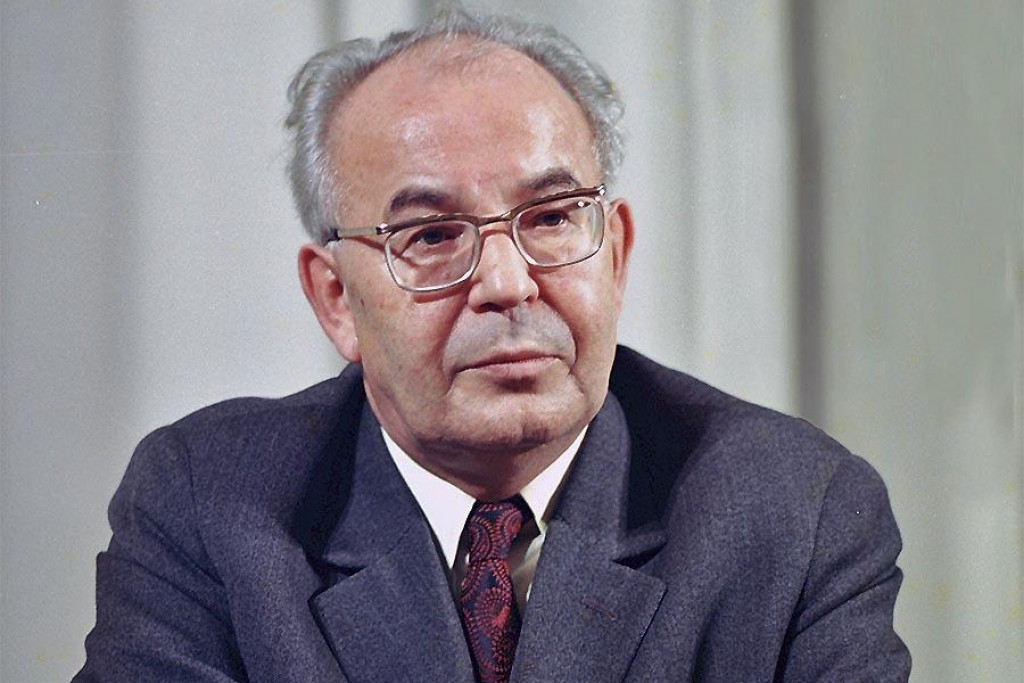 Gustáv Husák (10. 1. 1913 – 18. 11. 1991) bol posledným komunistickým prezidentom Československa. Úrad zastával od mája 1975, abdikoval v decembri 1989.