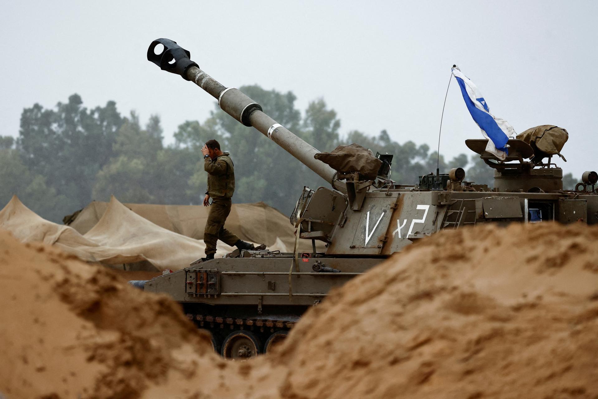 Počet obetí izraelských úderov na Pásmo Gazy vzrástol na 13-tisíc, tvrdí Hamas
 