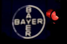 Logo nemeckej skupiny Bayer. FOTO: Reuters