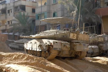 Tank izraelskej armády v Gaze. FOTO: Reuters