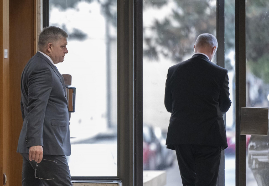 Premiér Robert Fico (Smer_SD) odchádza po skončení 4. zasadnutia vlády SR, na ktorom sa schválilo programové vyhlásenie vlády v Bratislave v pondelok 13. novembra 2023. FOTO:TASR/Martin Baumann