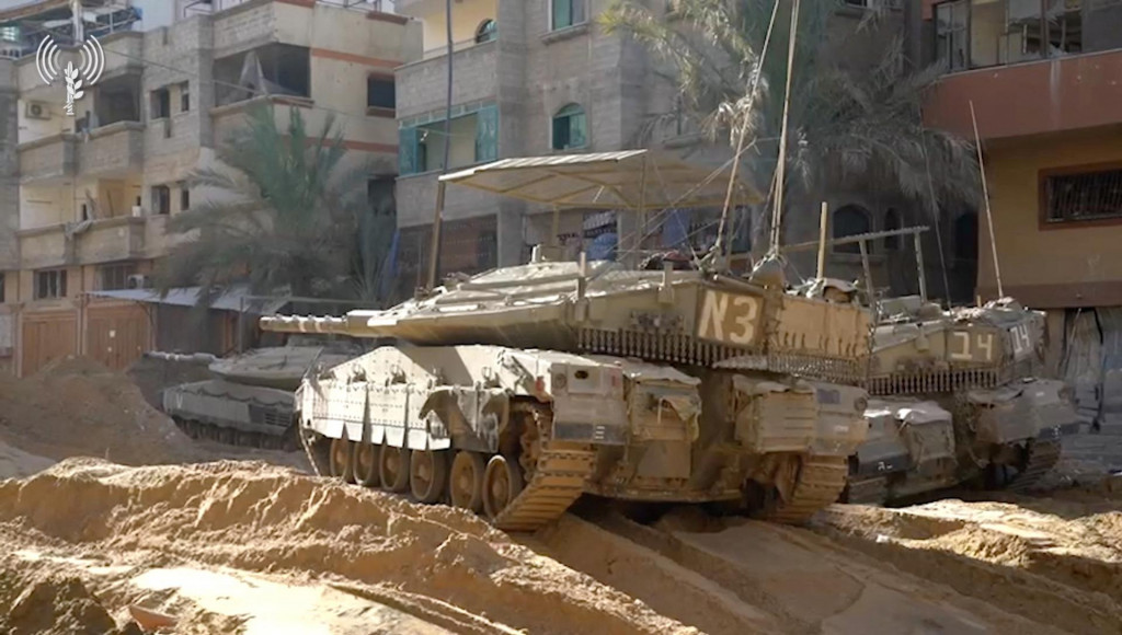 Tank izraelskej armády v Gaze. FOTO: Reuters