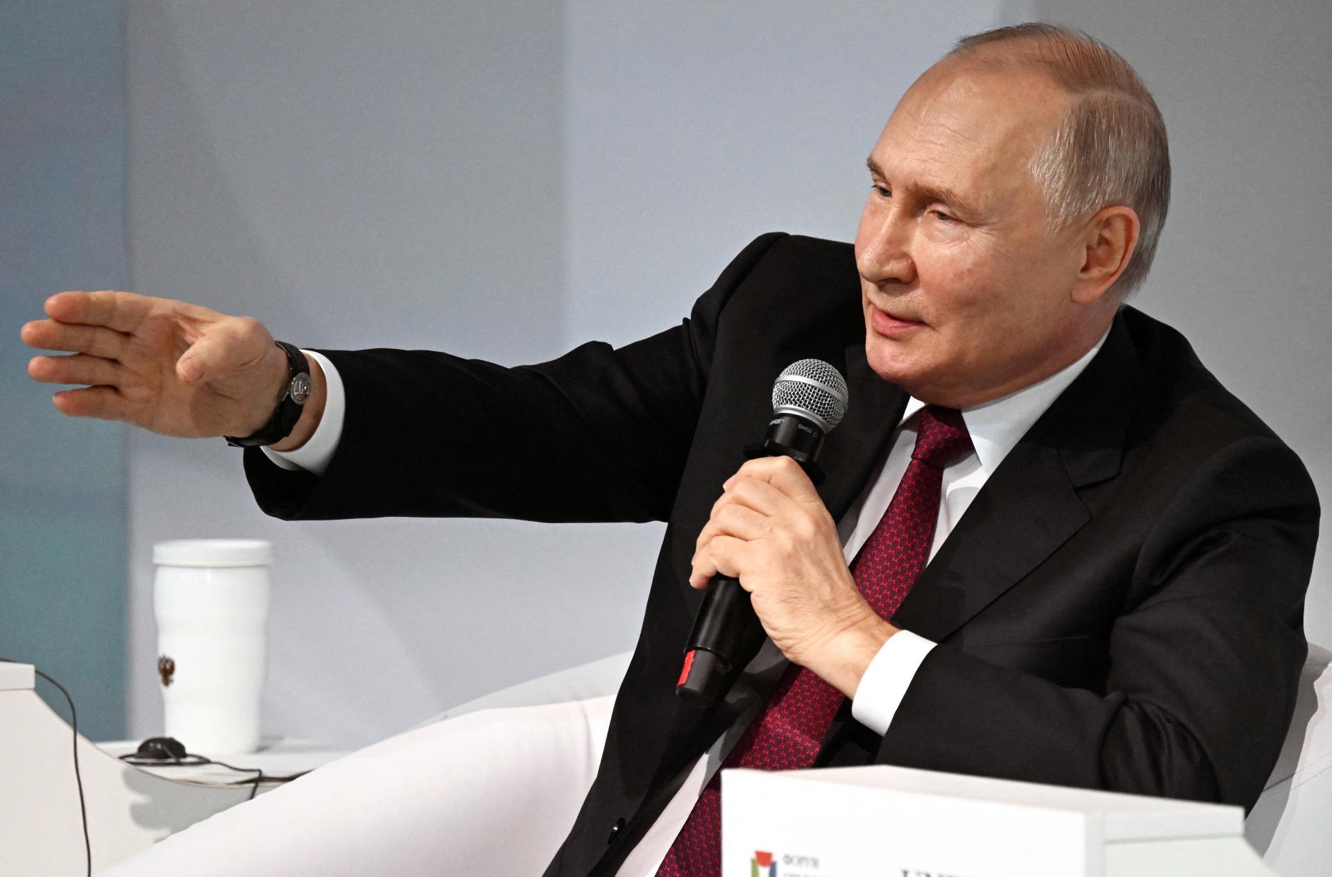 Putin predpovedá výrazný nárast ruského HDP. Ekonómovia krútia hlavou, poukazujú na chudobu