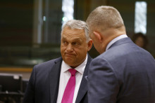 Maďarský premiér Viktor Orbán a slovenský premiér Robert Fico. FOTO: TASR/AP

