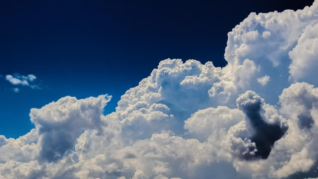Oblaky ovplyvňujú klímu mnohými spôsobmi.