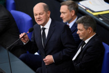 Nemecký kancelár Olaf Scholz, minister financií Christian Lindner minister hospodárstva Robert Habeck. FOTO: REUTERS