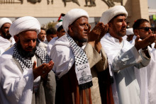 Radikálni Arabi v pásme Gazy. Ich umiernených druhov žijúcich v Izraeli od Židov často možno odlíšiť len podľa toho, že hovoria po arabsky alebo majú v hovorenej hebrejčine prízvuk. FOTO: Reuters