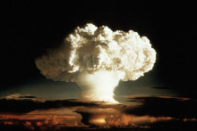 Hríbový mrak, ktorý vznikol následkom prvého testu vodíkovej bomby „Ivy Mike“ v roku 1952. FOTO: Reuters