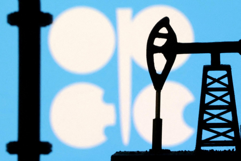 Skupina OPEC by mala na svojom zasadnutí koncom tohto mesiaca zvážiť, či opäť zníži ťažbu. ILUSTRAČNÉ FOTO: Reuters