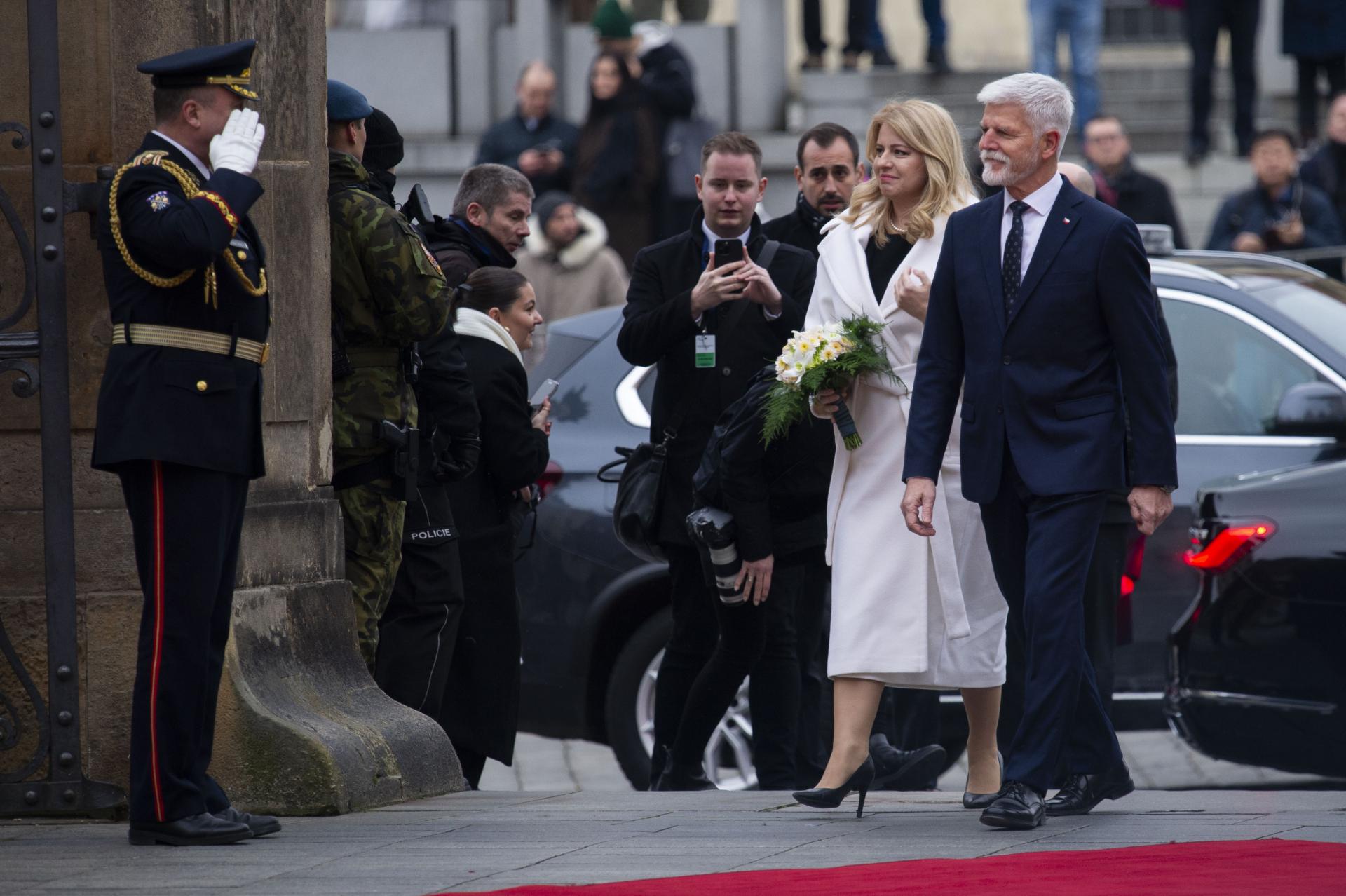 Na Pražskom hrade sa začal summit prezidentov V4, prišla aj Čaputová
