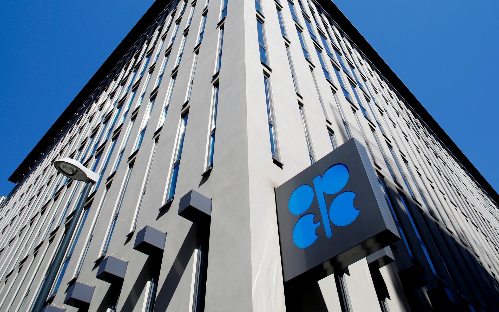Ropa stráca štyri percentá po správe o odložení zasadnutia skupiny OPEC+