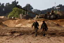 Izraelské vojačky v pásme Gazy. FOTO: Reuters