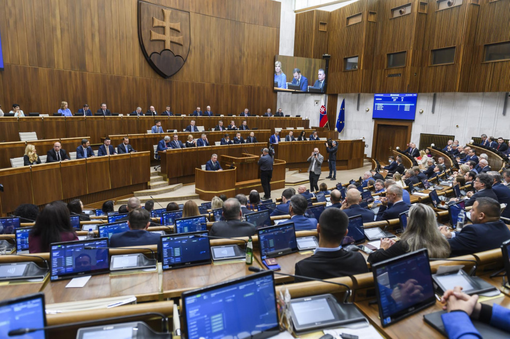 Na snímke plénum počas hlasovania o programovom vyhlásení vlády.

FOTO: TASR/J. Novák