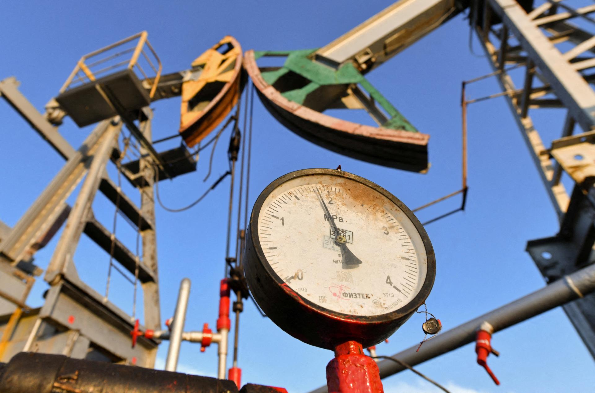 Ceny ropy vo štvrtok ráno klesli, dôvodom je odloženie stretnutia krajín OPEC+