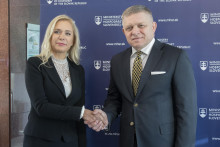 Na snímke zľava ministerka hospodárstva Denisa Saková a premiér Robert Fico  

FOTO: TASR/M. Baumann