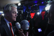 Predseda pravicovej populistickej Strany pre slobodu Geert Wilders počas volebnej noci v Holandsku. FOTO: REUTERS