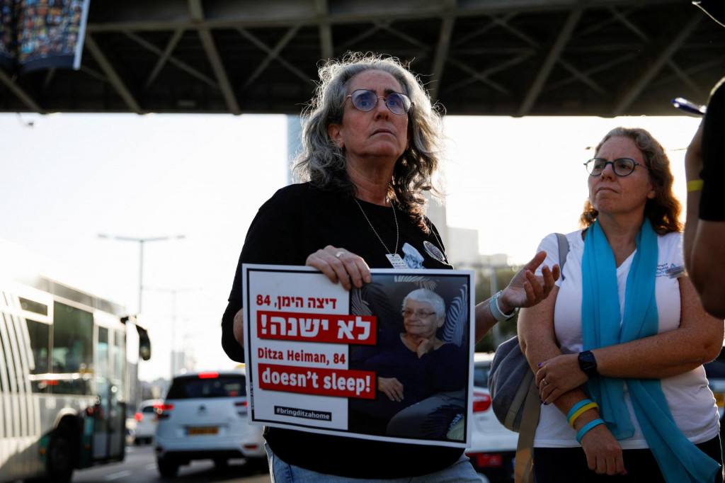 Neta Heiman, mierová aktivistka, ktorej matku Ditzu Heiman (84) zadržiava palestínska islamistická skupina Hamas. FOTO: Reuters
