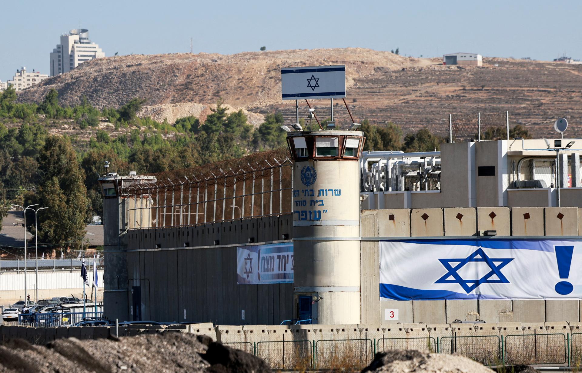 Izrael za 13 rukojemníkov prepustí 39 Palestínčanov, tvrdí palestínsky politik