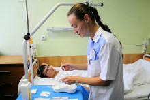 Budú zdravotné sestry robiť anamnézu pacienta, ktorá je zatiaľ iba v rukách lekárov? FOTO: TASR/Milan Kapusta