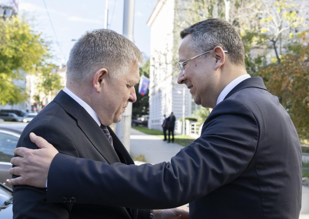 Predseda vlády Robert Fico a minister financií Ladislav Kamenický. FOTO: TASR/Martin Baumann

