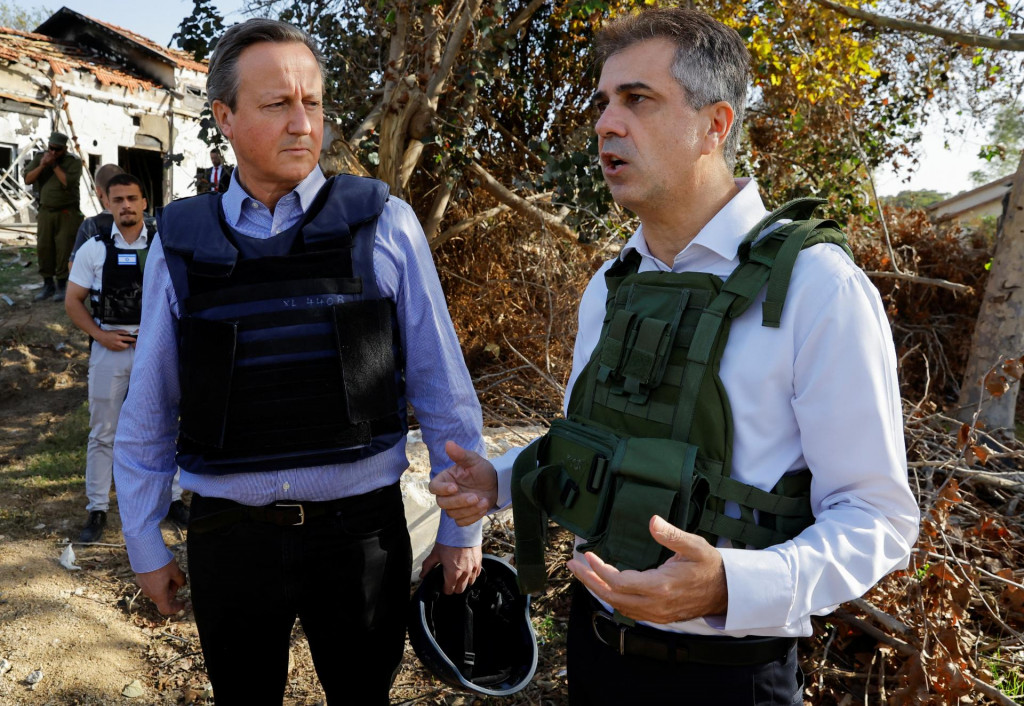 British Foreign Secretary David Cameron and Israeli Foreign Minister Eli Cohen. FOTO: Reuters