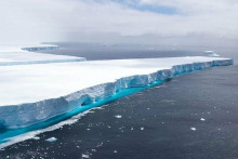 Najväčší ľadovec sveta sa po desaťročiach opäť pohol.