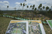 Indonézia bude mať nové hlavné mesto. Nusantara vzniká uprostred tropických lesov na Borneu. FOTO: TASR/AP