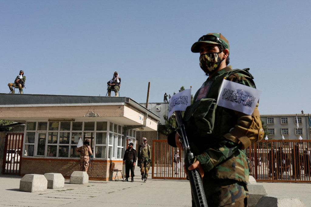 Vojaci Talibanu strážia. FOTO: Reuters