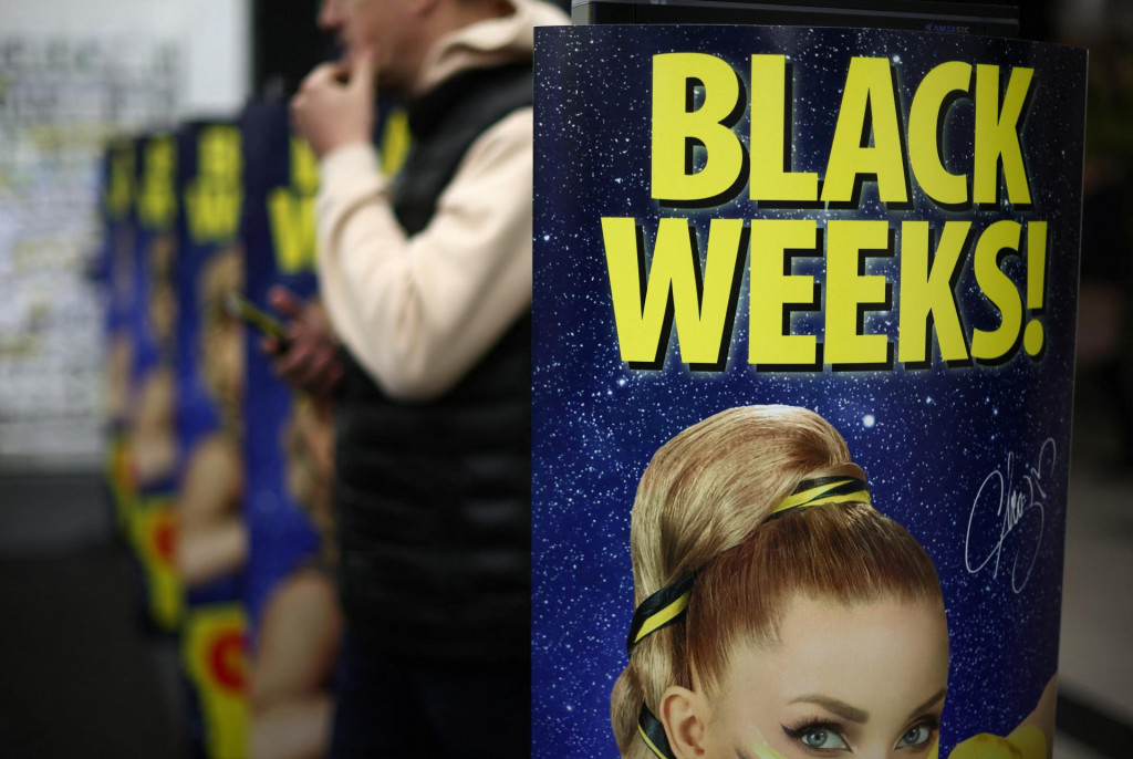 Black Friday či black weeks sú nielen doménou elektroniky. Na lepšie ponuky lákajú aj banky.

FOTO: REUTERS
