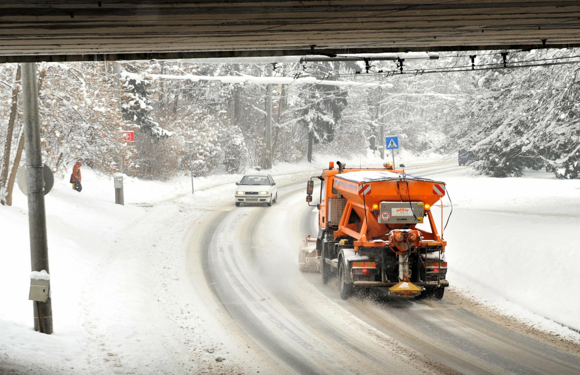 Dopravu na slovenských cestách komplikujú nehody a neupravené cesty