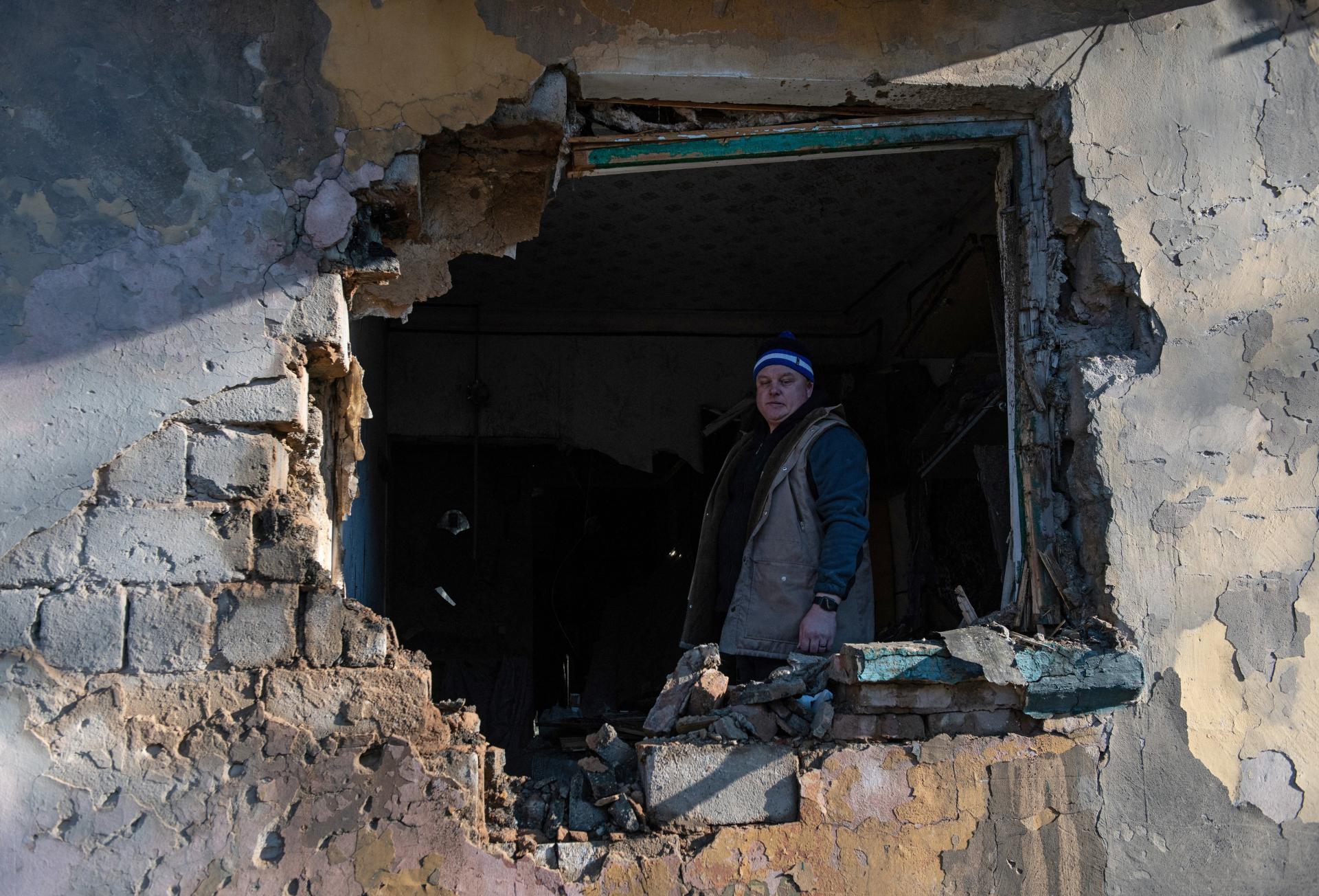Rusko ostreľovalo na Ukrajine domy i bytovku, zahynuli najmenej štyria ľudia