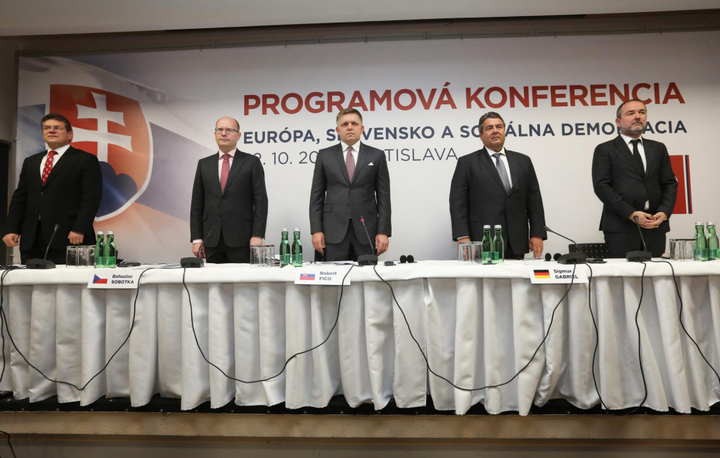 Programová konferencia strany Smer - Sociálna demokracia - zľava: Šefčovič, Bohuslav Sobotka, Fico,Sigmar Gabriel,Thomas Drozda,
