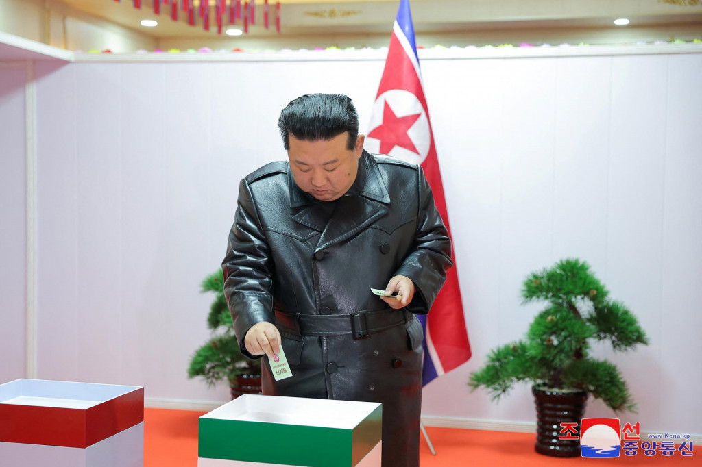 Severokórejský vodca Kim Čong-un odovzdal svoj hlas počas miestnych volieb. FOTO: Reuters