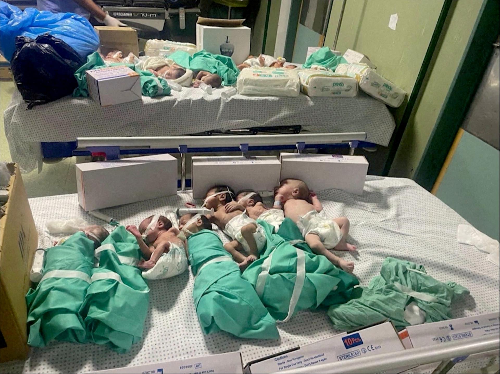 V nemocnici v Gaze našli päť mŕtvych predčasne narodených detí
