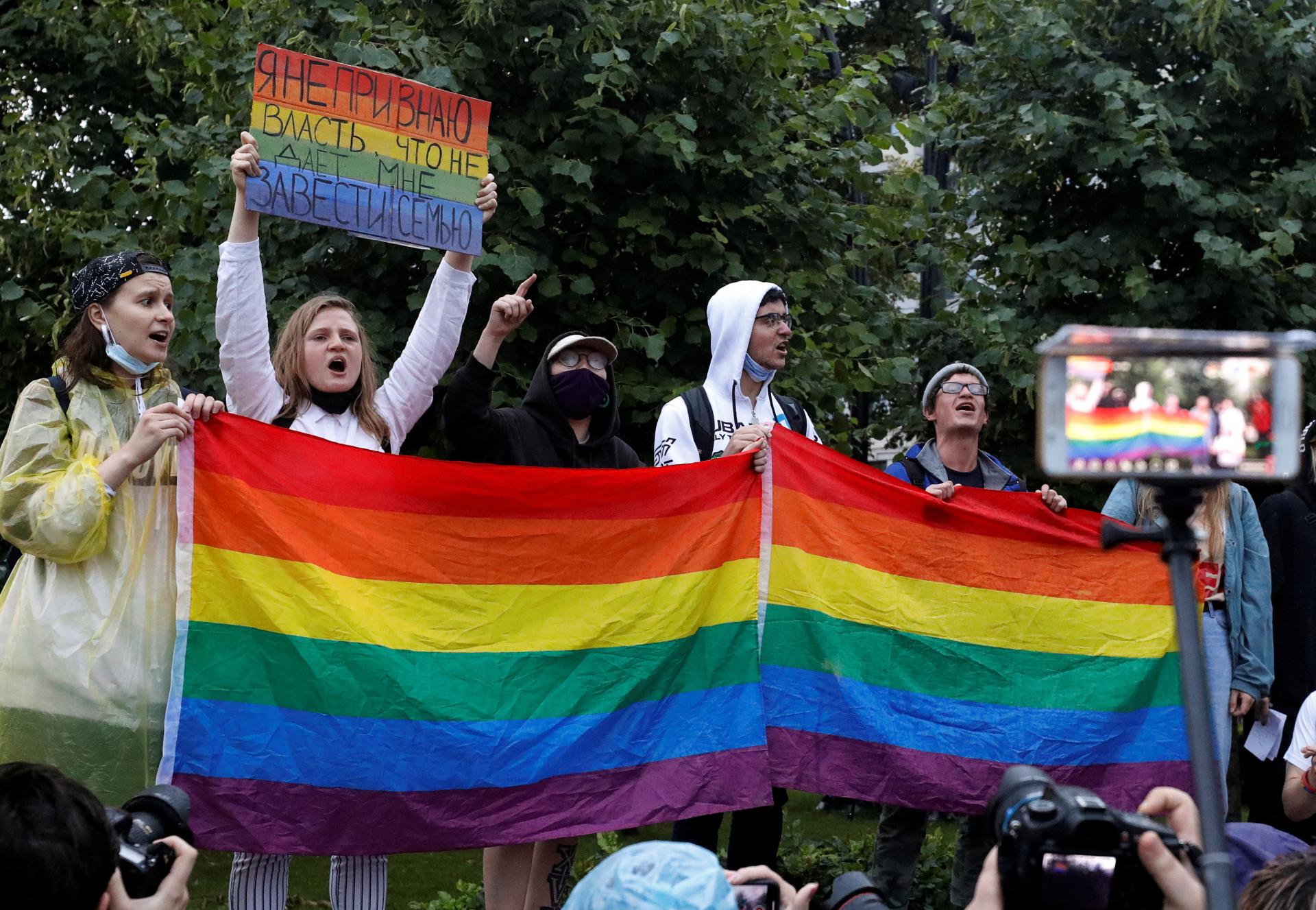 Dúhu v Rusku už neuvidia. Najvyšší súd zakázal hnutie LGBT, jeho príslušníkom hrozí stíhanie