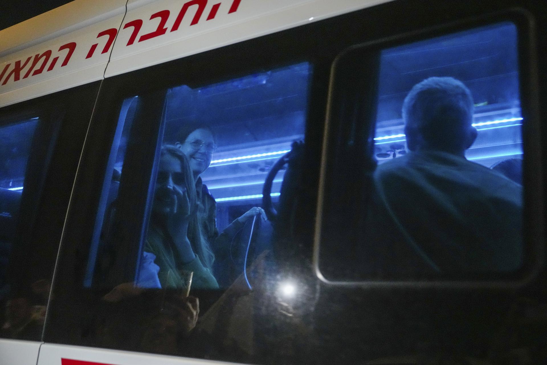 Hamas prepustil ďalších dvoch izraelských rukojemníkov, mladú ženu militanti predtým postrelili