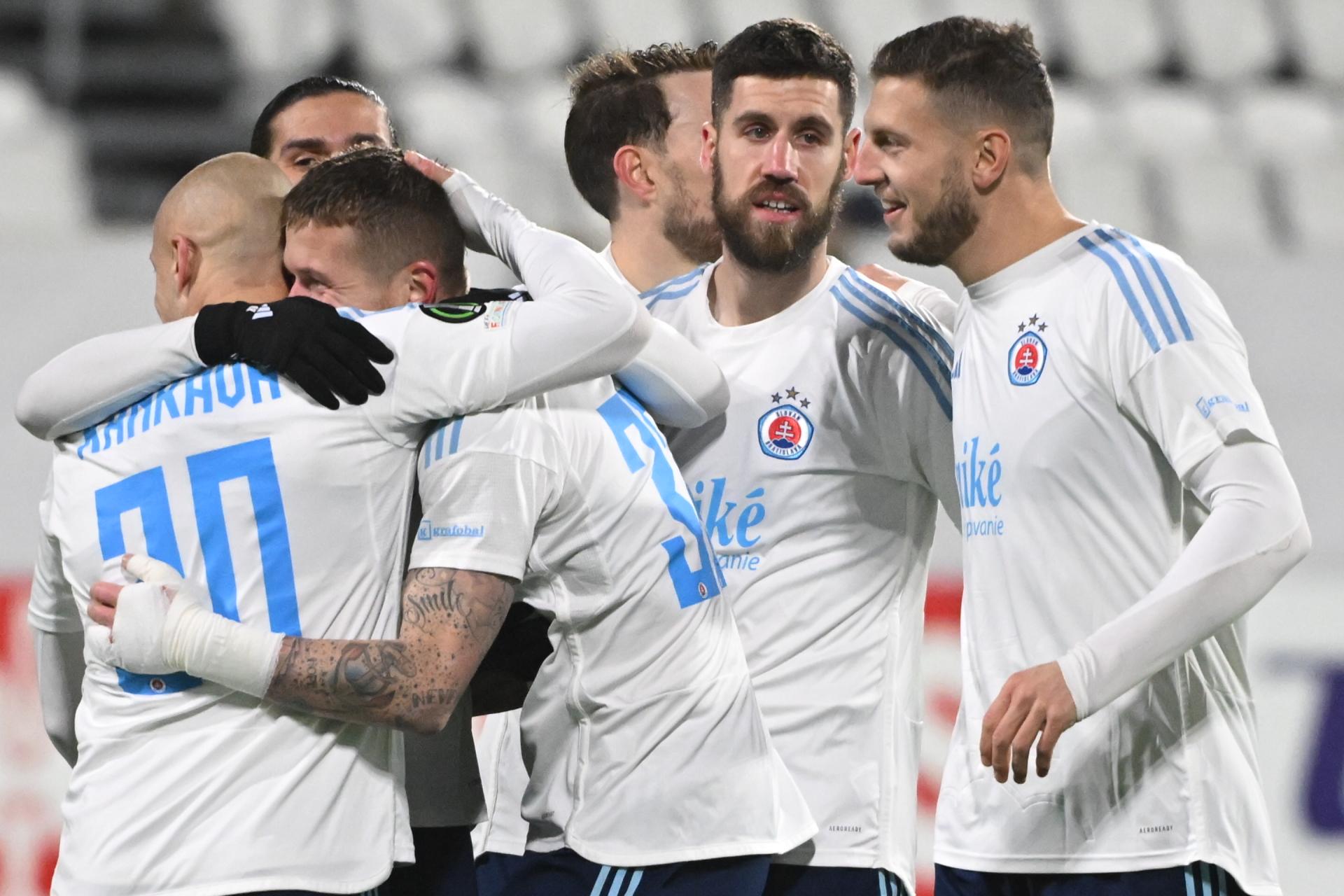 Dva gólové pozdravy Kucku zabezpečili Slovanu európsku jar. Belasí vyhrali na pôde húževnatého Klaksvíku