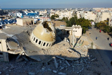 Mešita v pásme Gazy zničená pri izraelských útokoch. FOTO: Reuters