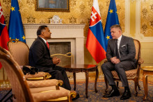 Premiér Robert Fico a americký veľvyslanec na Slovensku Gautam A. Rana. FOTO: TASR/Úrad vlády