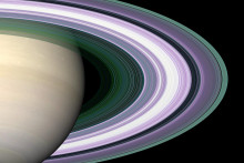 Saturn s prstencami.