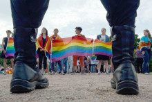 Homofóbny ruský súd zakázal v krajine všetky LGBTI+ organizácie.